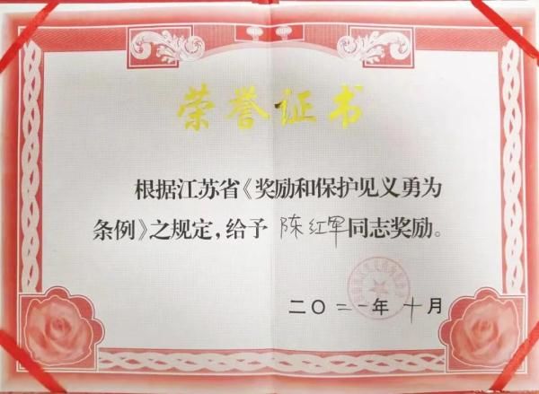 张瑞瑞|接到派出所的电话，同事们才知道他干了件“惊心动魄”的大事！