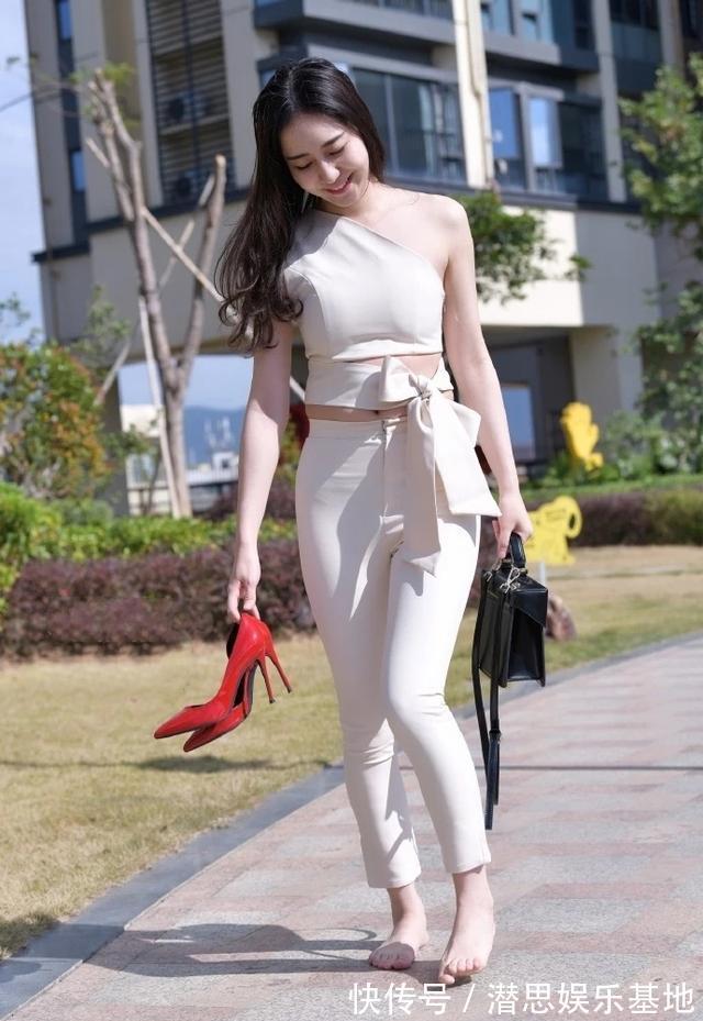 紧身衣|女强人的穿搭就是好看,不但气质出尘,而且清爽舒适