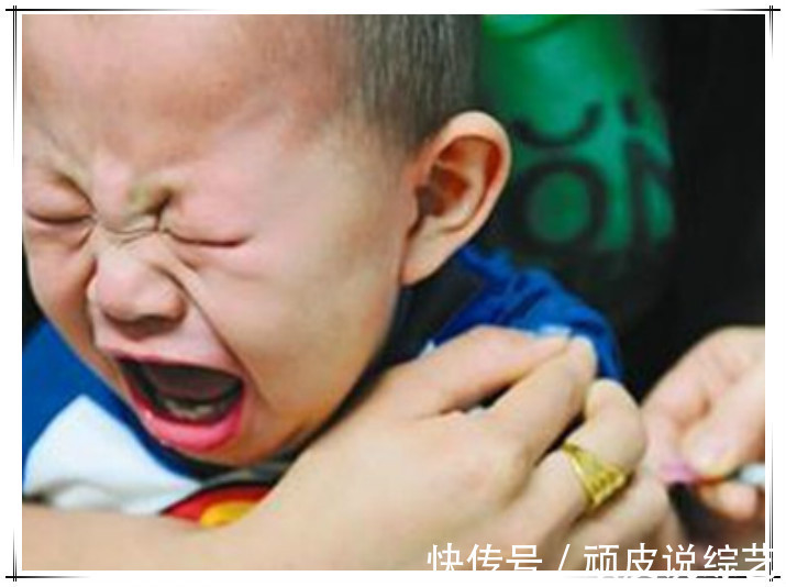 眼神|宝宝医院打针走红,犀利的眼神让人忍俊不禁,网友:这娃真记仇