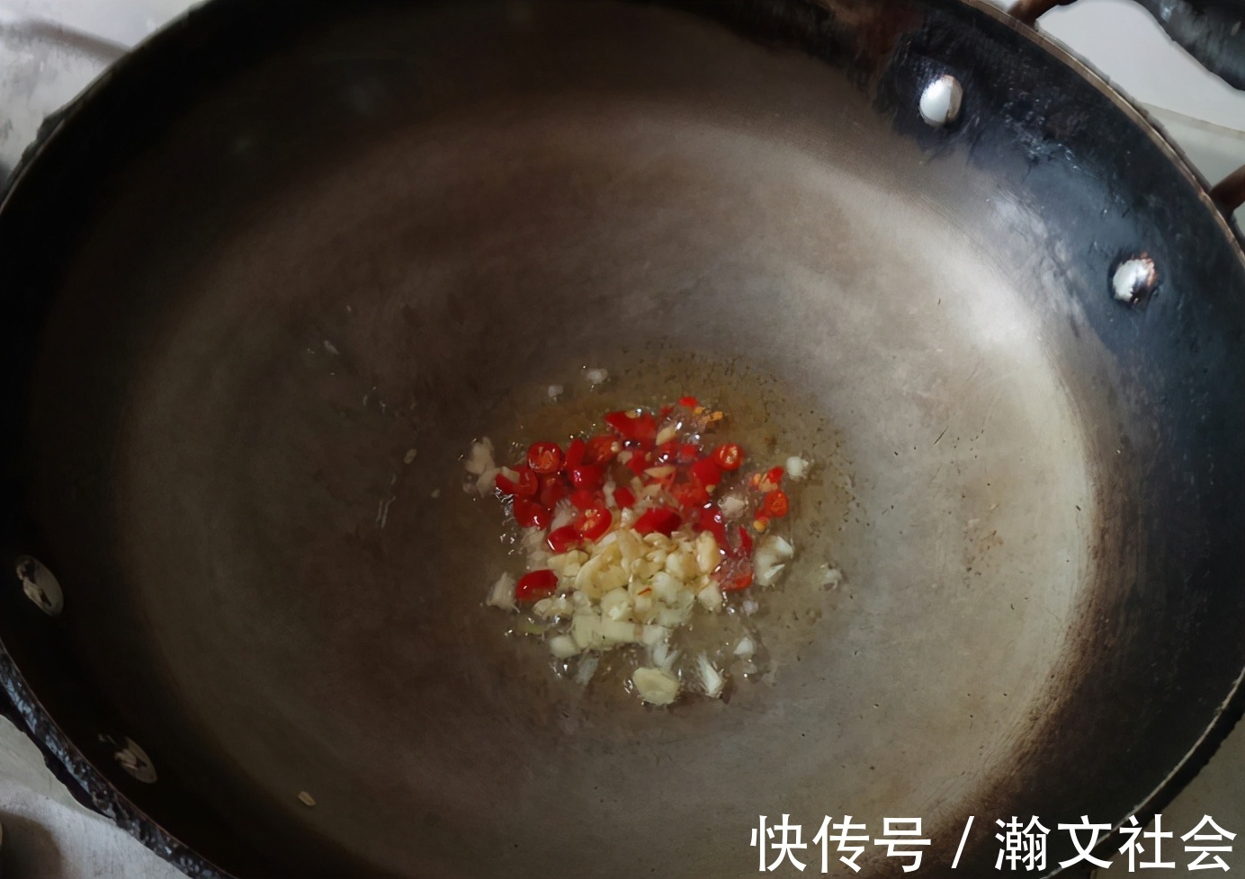 食材|酸辣开胃，简单又好吃的酸菜土豆片，简单的食材做出不简单的美味