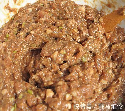 调饺子馅时，放热油还是放香油？面馆老师傅：都错了，别乱放