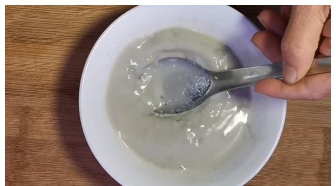 豆腐|豆腐里加4块臭豆腐，不炒也不炖，连吃一个月也吃不腻，太好吃了