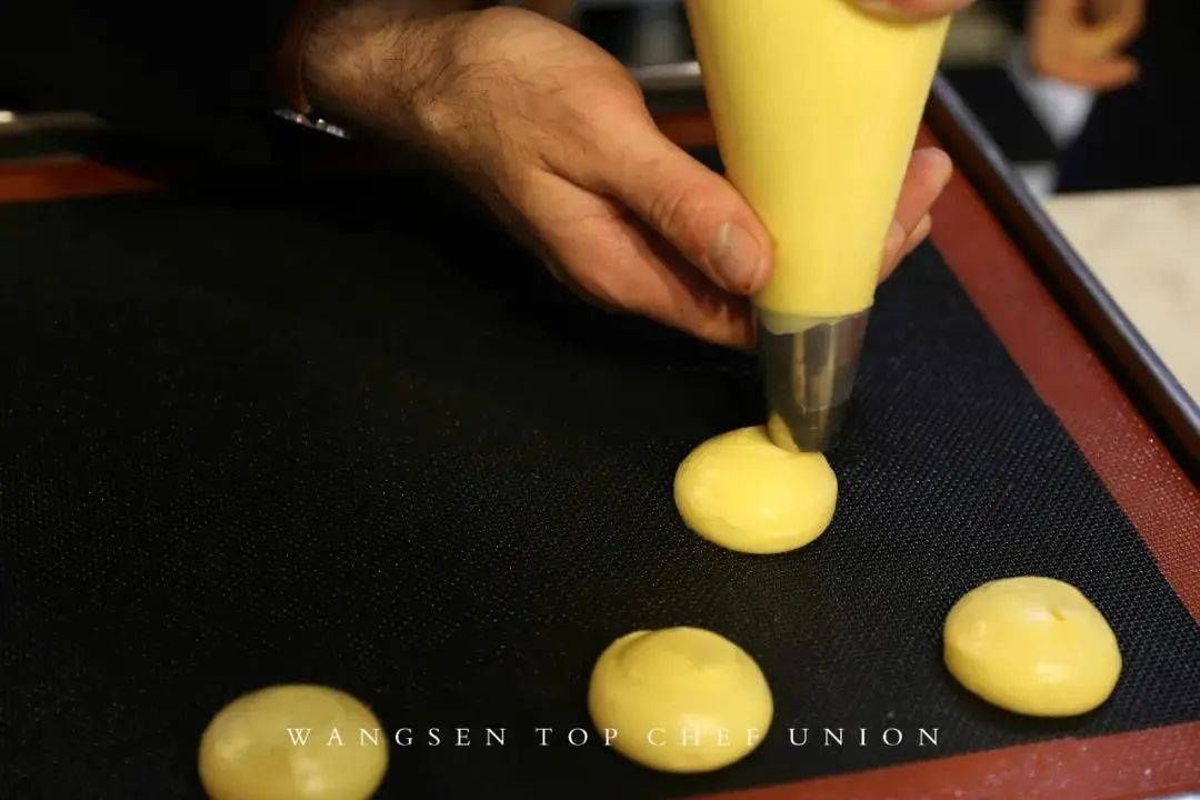 一次就能成功，入口即化的爆浆流心巨无霸泡芙！