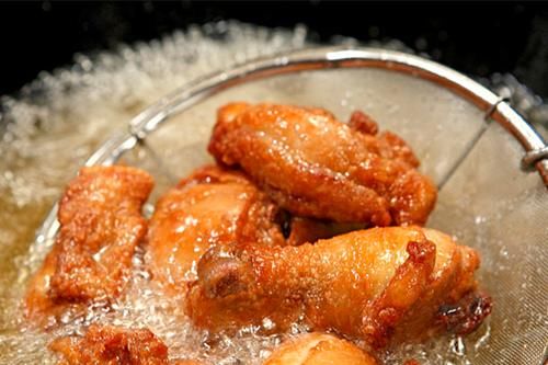 飙升|得了高血压？少碰这三个“黄色食品”，做好2件小事，血压不飙升