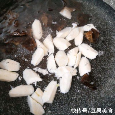 木耳炒山药—脆嫩爽口、营养美味，吃出的健康