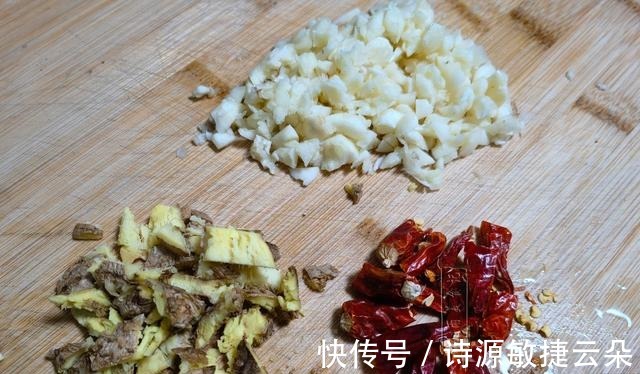 老一辈眼里的美食，小时候桌上有它就算开荤了，咸香入味超级下饭！