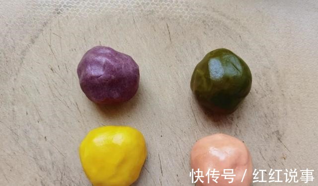 酥皮月饼|中秋来点不一样的,五彩月饼颜值高,酥软不腻味道好!