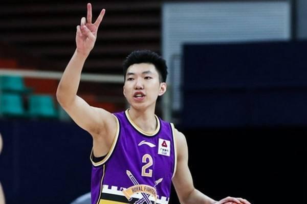 许钟豪|CBA惩罚最大争议,姚明严惩许钟豪,广东男篮4位球员却安然无恙