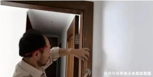 工人|一旦工人把木门装成这样，赶紧让他返工，实在太不专业了