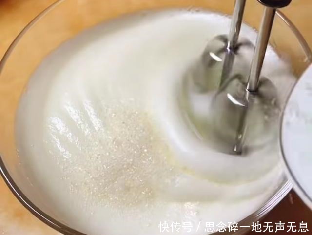 口感细腻的酸奶蛋糕,吃腻了平常的蛋糕,就试试这个吧!