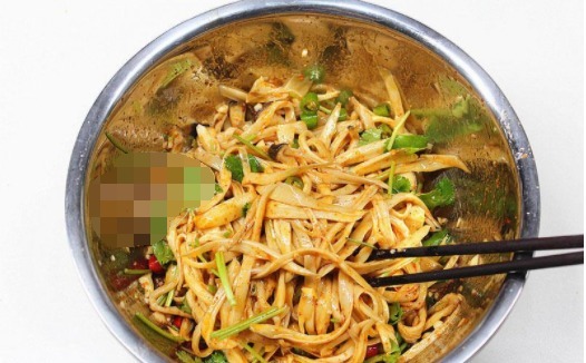 这道菜花了不到5元,油也放得少,却比肉还香