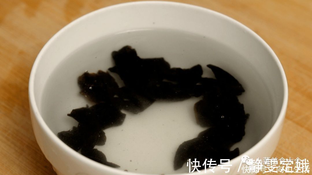 焯水|炒西兰花时，有人焯水，有人直接炒，大厨：都不对，教你正确做法