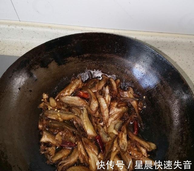 下饭|红烧小鱼,鱼肉鲜嫩,美味下饭!