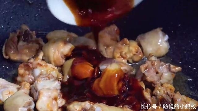 教你做|在家教你做简单版本的黄焖鸡,肉嫩鲜香又营养,大人小孩都爱吃