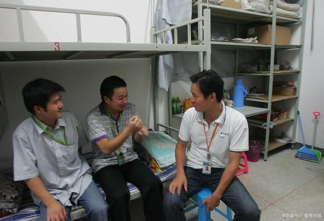 京东|京东招001号快递员,刘强东允诺干满5年买房,如今状况让人惊讶