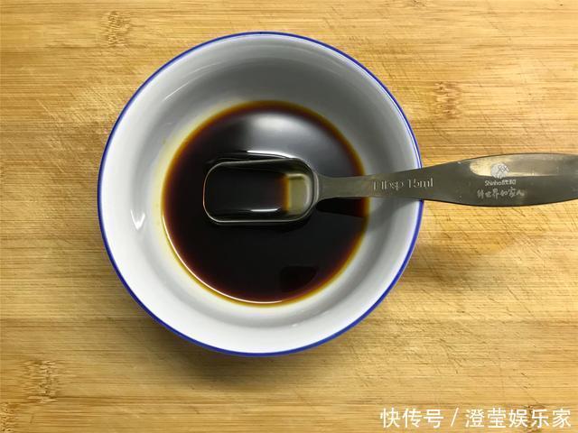 凉拌黄瓜，先放盐就错了，老妈用了40年的方法，清脆爽口嘎嘣脆