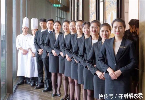 玉抱肚·赠赵今燕|“国宴级”服务员姚碧参加过3次过国宴服务,一般宴会请不动她