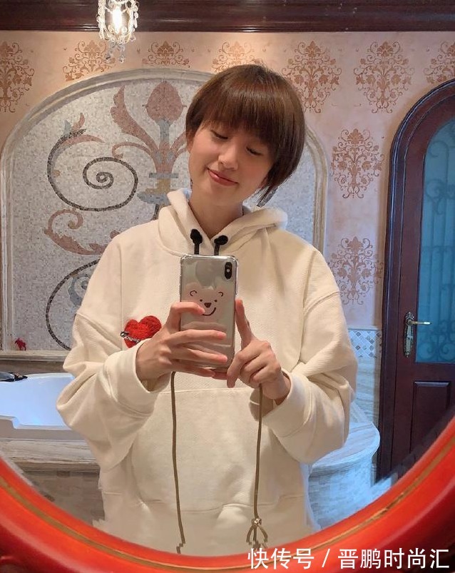 t恤|许昕老婆久违“露脸”,穿T恤颜值不输明星,曾是国乒美女运动员