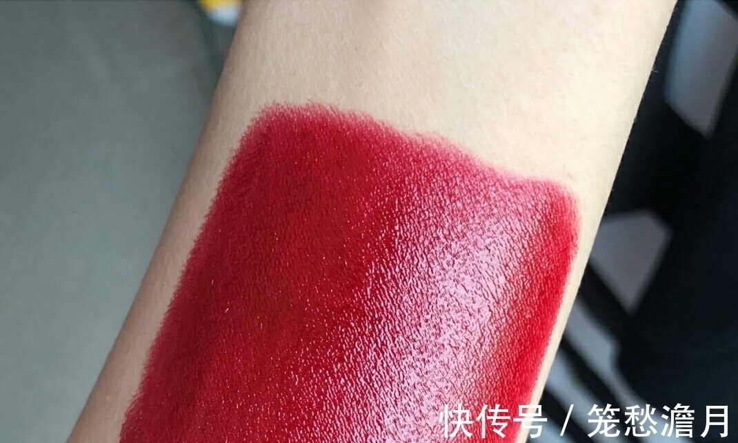 TF 冷门却好看的宝藏口红:YSL玫瑰酒红色复古,TF肉桂奶茶色温柔