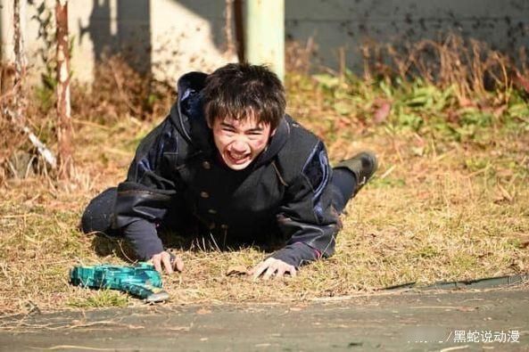 假面骑士圣刃28话追加先行图 孤家寡人伦太郎 笑骑终于挨揍了