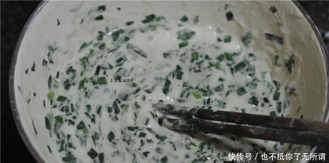 韭菜饼松软有诀窍,教你饭店不外传做法,个个柔软蓬松,真解馋!