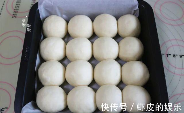 做法最简单的面包,只需普通食材,柔软香甜,适合在家做
