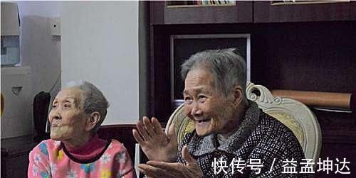 长寿老人|人过50岁后,长寿秘诀不是运动和喝水,可能是长期坚持做一件事