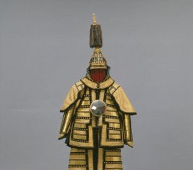 古代三大帝级盔甲中国这件黄金甲价值连城,外国两件差距太大了