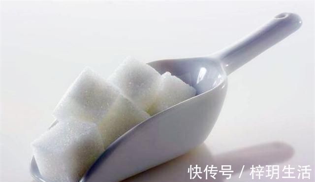 多喝水|高血脂的人日常需要有哪些忌口？专家提醒：这3种食物需要注意