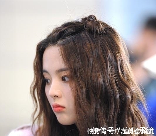 脸型|“炸毛”的女生不用怕!发量多才好做造型,这些都很美!