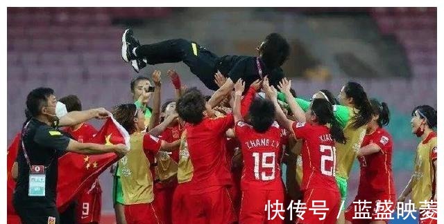 上海女足|详析女足国家队主教练为什么买不起100平方米的房子！