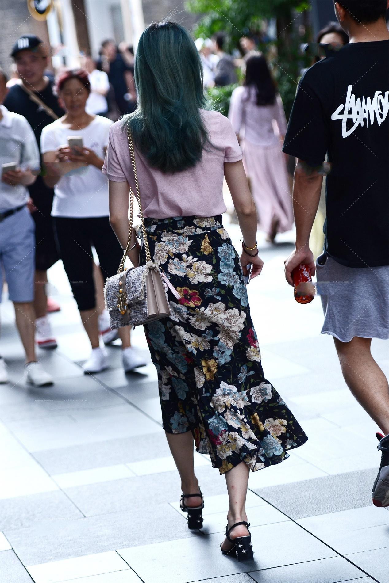 上衣|皮粉色上衣, 搭配黑色碎花裙, 青春美丽