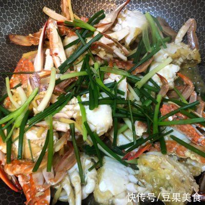 鲜美|#不容错过的鲜美滋味#葱焖梭子蟹