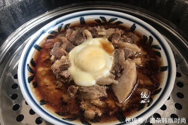 五花肉|五花肉别红烧了,加酱油腌一晚上,再加个鸡蛋上锅蒸,好吃不油腻