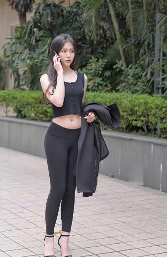 小姐姐|美女这么瘦还穿紧身裤,这得让胖妹子该咋“活”