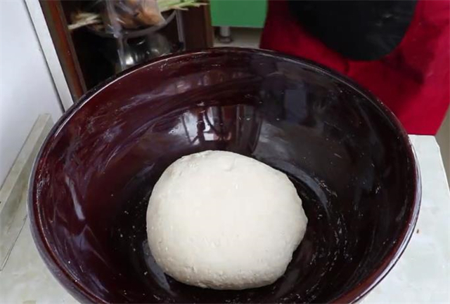 教你在家做千层葱花饼,做出来葱香味十足,层层酥脆,太香了