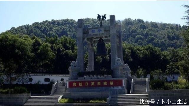 腾冲|腾冲一坟墓,埋着五个日本军官,他们被捆绑着埋了,墓碑刻着俩字