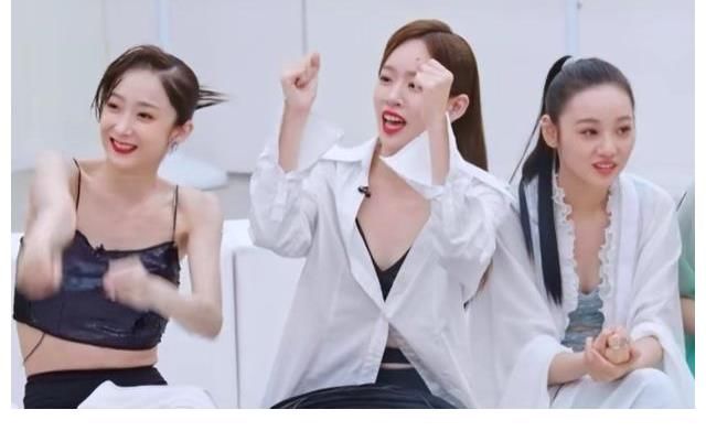 選手|《舞蹈生》首播，三位女導(dǎo)師驚艷全場(chǎng)，選手出現(xiàn)失誤遭導(dǎo)師質(zhì)疑