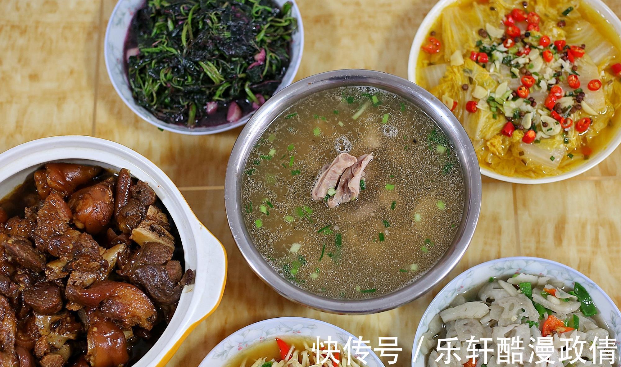 爆炒|回娘家吃饭，妈妈做的一桌菜，晒朋友圈火了，网友还是亲妈疼人