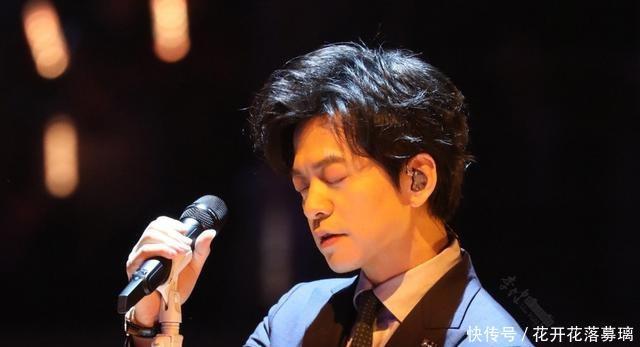 冯小刚|于秀华写了一首诗来表达冯小刚,整首诗由四个字组成,李健