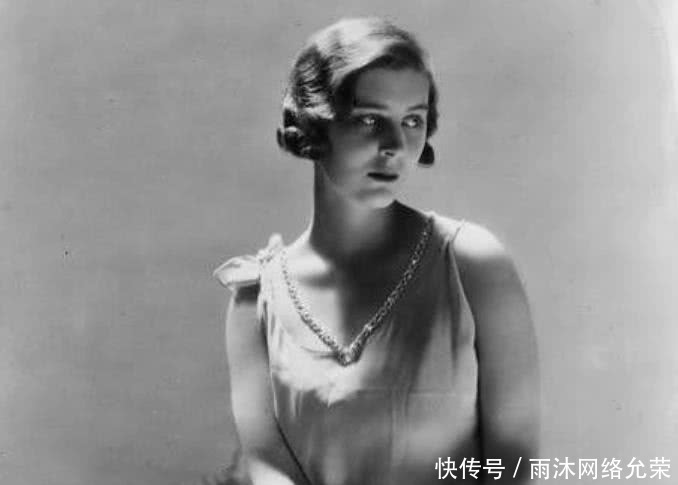 女王|她是希腊末代公主,英王室最后的公主儿媳,8岁的女王担任花童