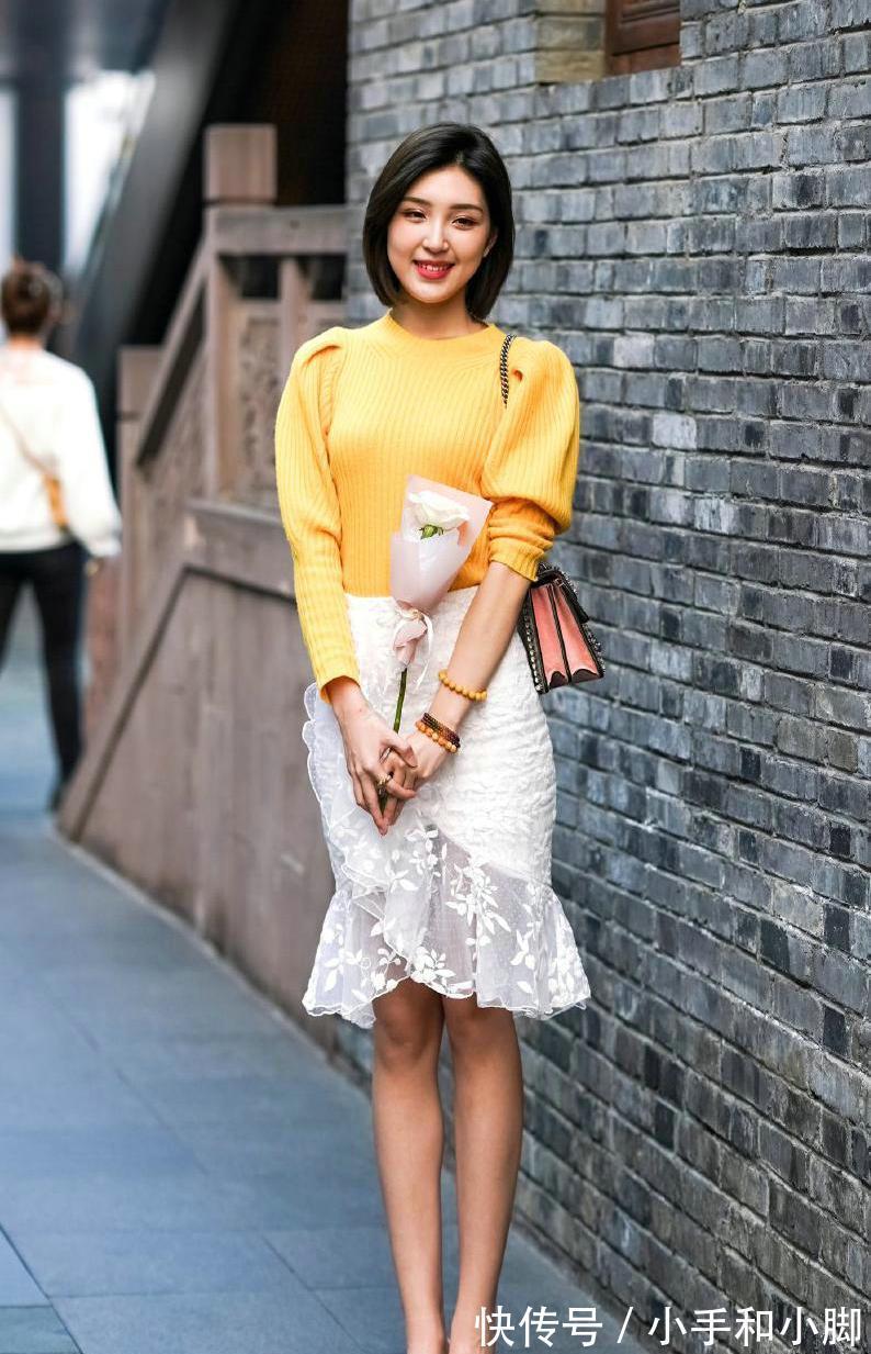 气质|半身裙搭配毛衣,轻松打造温柔气质,看起来时尚又美观