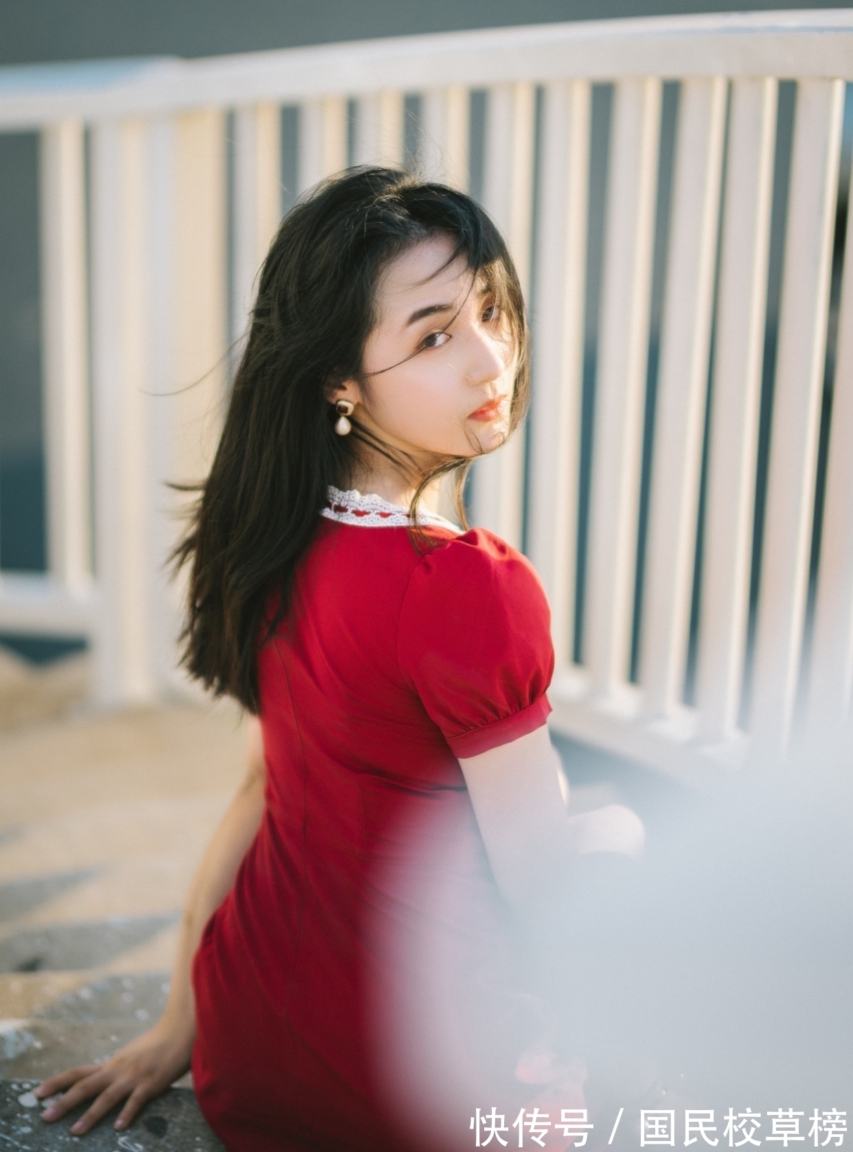 相思$词丨到底相思画不成,一纸白梅难寄予,柔情。只好随他插入瓶