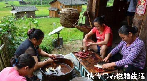 鲤鱼|老人把鱼装进坛子,20年后取出招待客人,不是本地人都不敢动筷