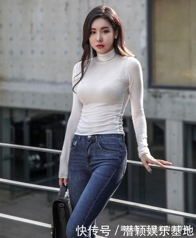 紧身牛仔裤显魅力身材，优雅有韵味，小姐姐穿出清新女人格调！