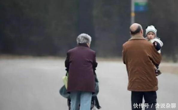 “你剁肉吵我小孙子午睡了!”奶奶上门质问,却遭邻居霸气回怼