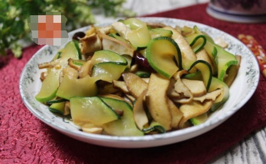 一道素小炒,清新爽口,上桌比肉菜受欢迎