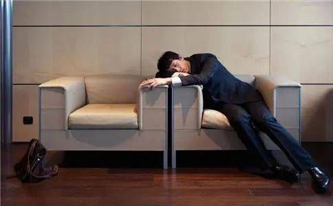 小女儿|60岁老人,查出肠癌晚期,医药费每天一万,家属无奈放弃治疗