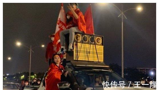 越南队|华人球迷目睹国足河内惨败记:越南女球迷不停尖叫 街上摩托狂欢