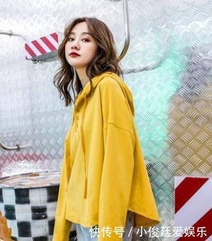 减龄|减龄又百变的卫衣,可以淑女还可以性感,初春的不二选择